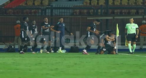 المساهمة الـ6 في ليلة الثنائية.. محمد هلال يضرب الزمالك من علامة الجزاء (فيديو)